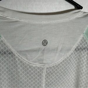 RARE Lululemon Run Turn It Up Short Sleeve Shirt Ivory Light Green Size 6